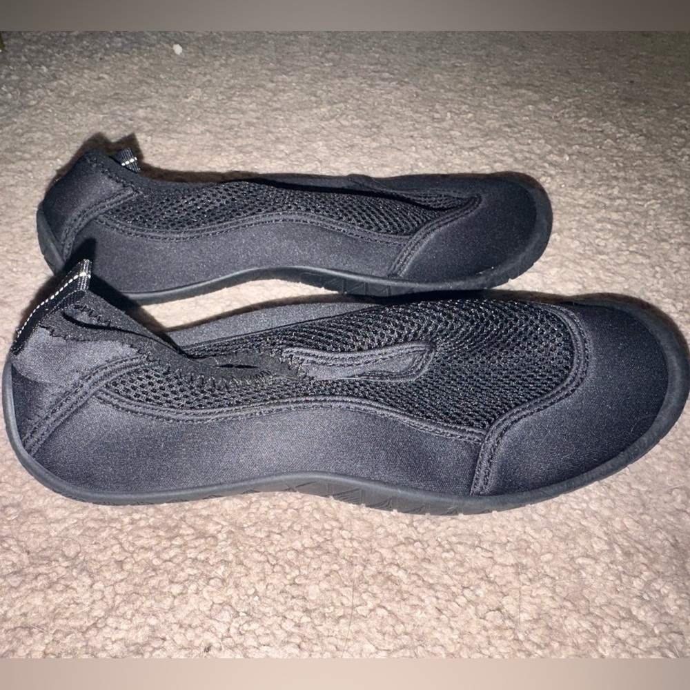 Women’s Black Slip-On Mesh Water Shoes 8